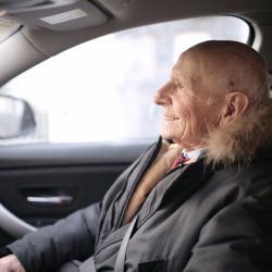 Je réalise des transports à la demande pour des personnes âgées